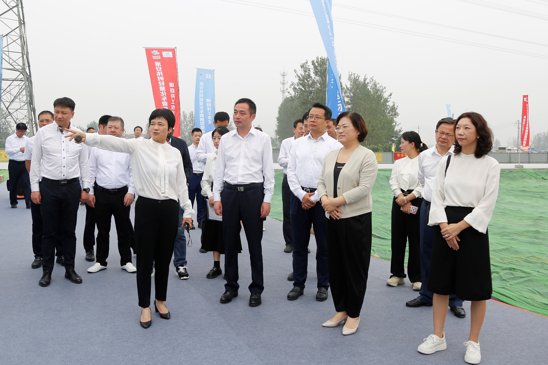 淮安尊龙凯时人生就是搏轻量化车载新型显示组件项目开工建设3.JPG